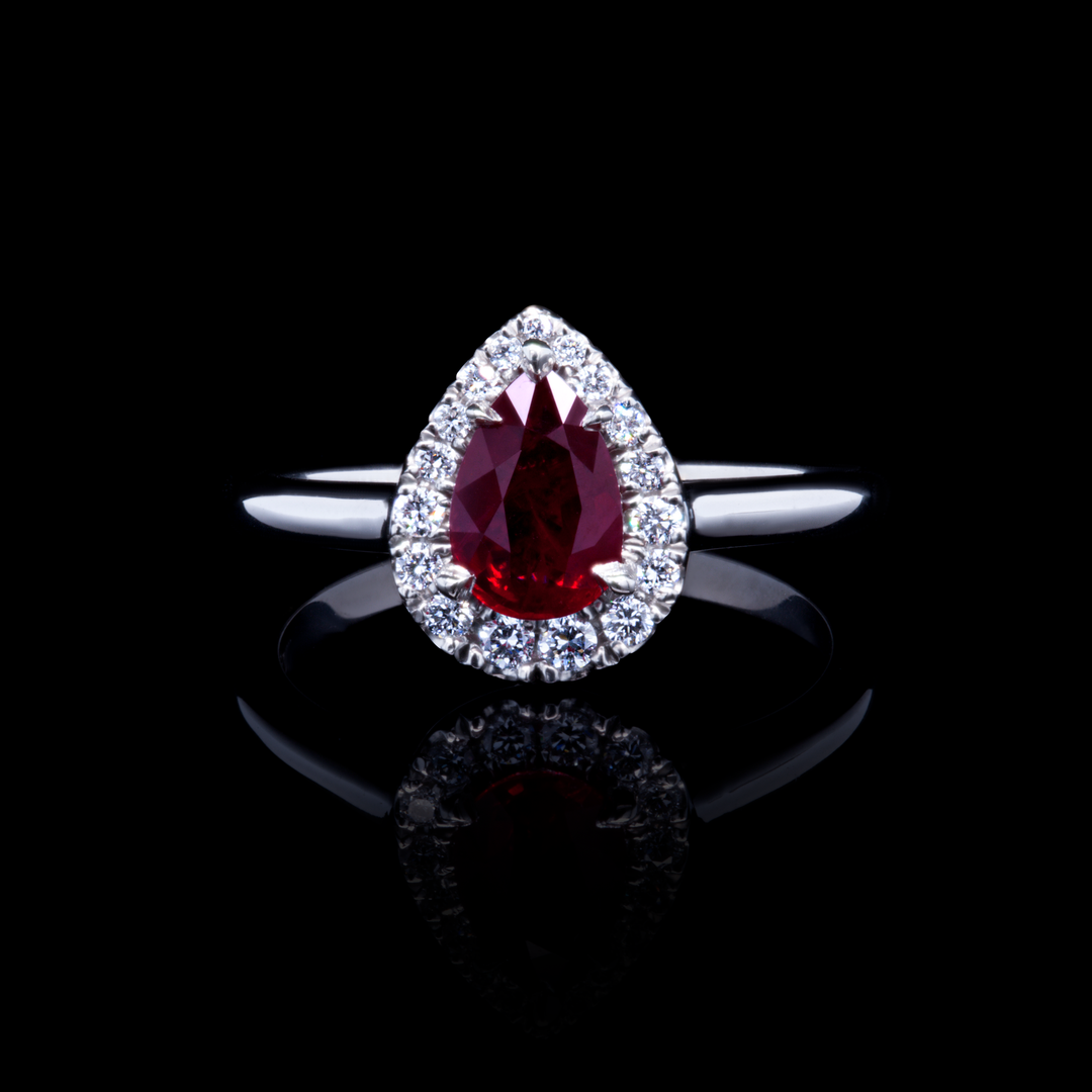 Solitaire vs Halo Rings: Which Style Fits Your Personality?